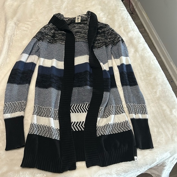 Roxy Sweater/Cardigan - Picture 1 of 3